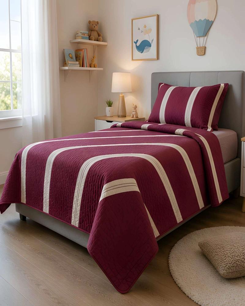 CONJUNTO CUBRECAMA 1.5 PLAZAS CON ALMOHADA Y FUNDA - 1