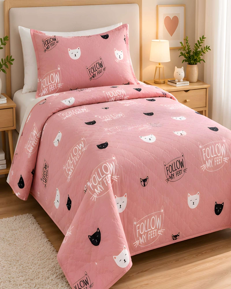 CUBRECAMA 1.5 PLAZAS QUILT LIVIANO CON ALMOHADA - 1