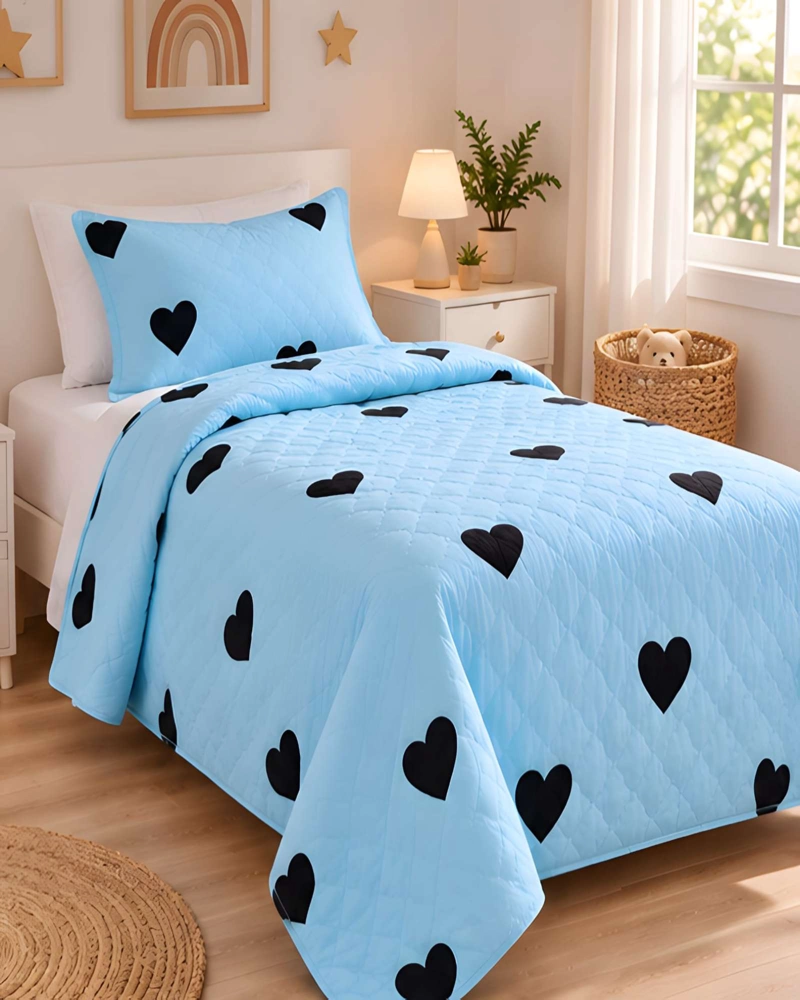CUBRECAMA 1.5 PLAZAS QUILT LIVIANO CON ALMOHADA - 1