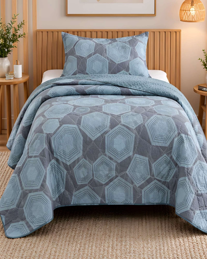 CUBRECAMA 1.5 PLAZAS QUILT LIVIANO CON ALMOHADA - 1