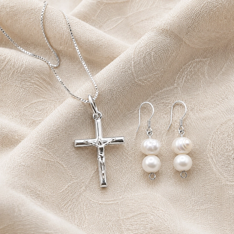CONJUNTO COLLAR CRUCIFIJO Y AROS PERLA DE RIO NATURAL PLATA 925 - EDICIÒN LIMITADA - 3