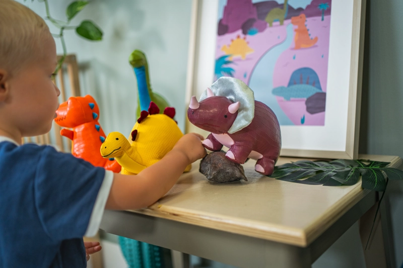 PENELOPE EL TRICERATOPS - DINO FRIENDS - 5