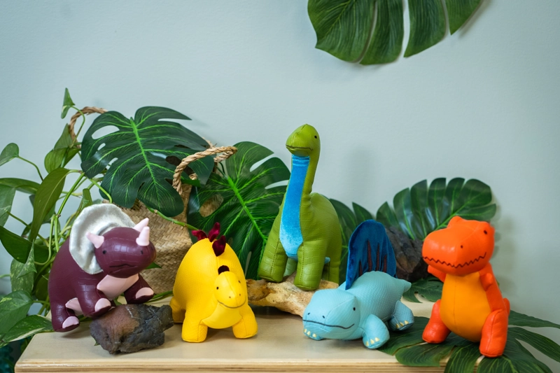 PENELOPE EL TRICERATOPS - DINO FRIENDS - 7