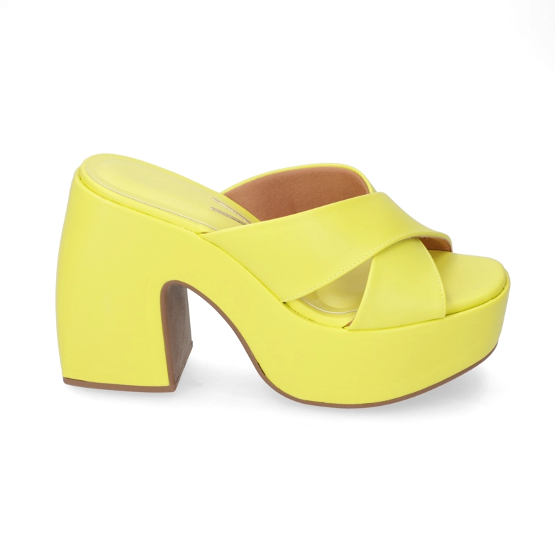 SANDALIA TACO ANCHO 10 CM VIZZANO ECO CUERO AMARILLO - 1