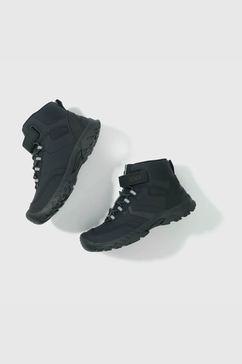 BOTIN ESCOLAR NEGRO CON VELCRO JUNIOR 2 - 4