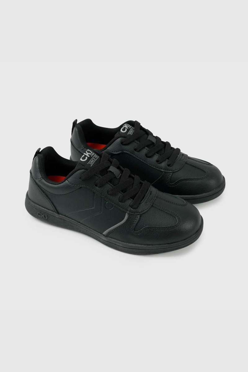 ZAPATILLA ESCOLAR NEGRA CON CORDON UNISEX - 1