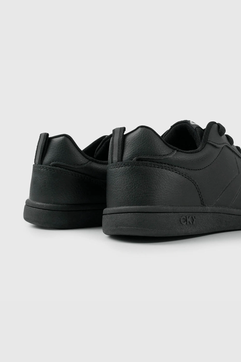 ZAPATILLA ESCOLAR NEGRA CON CORDON UNISEX - 5
