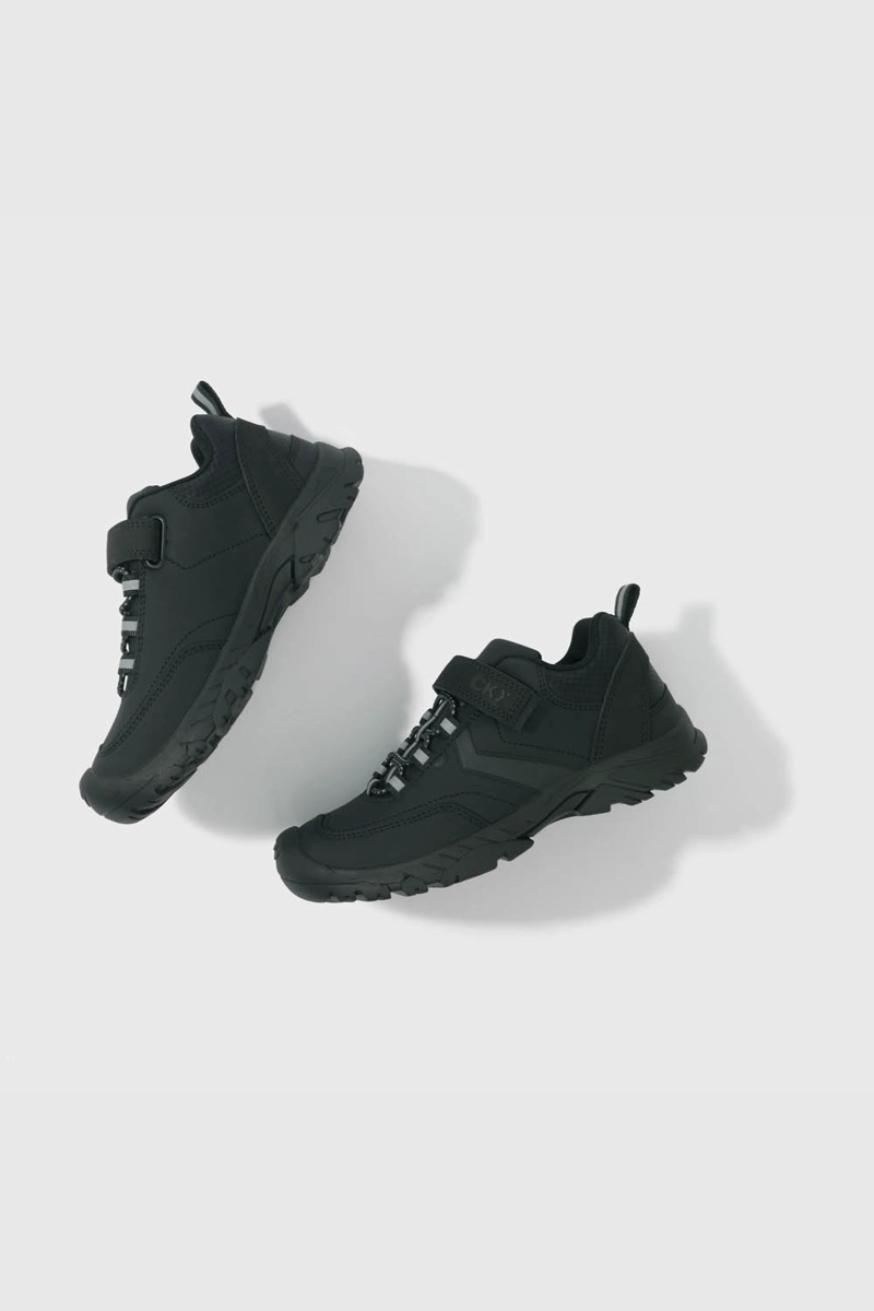 ZAPATO ESCOLAR NEGRO CON VELCRO PARA NIÑO - 4