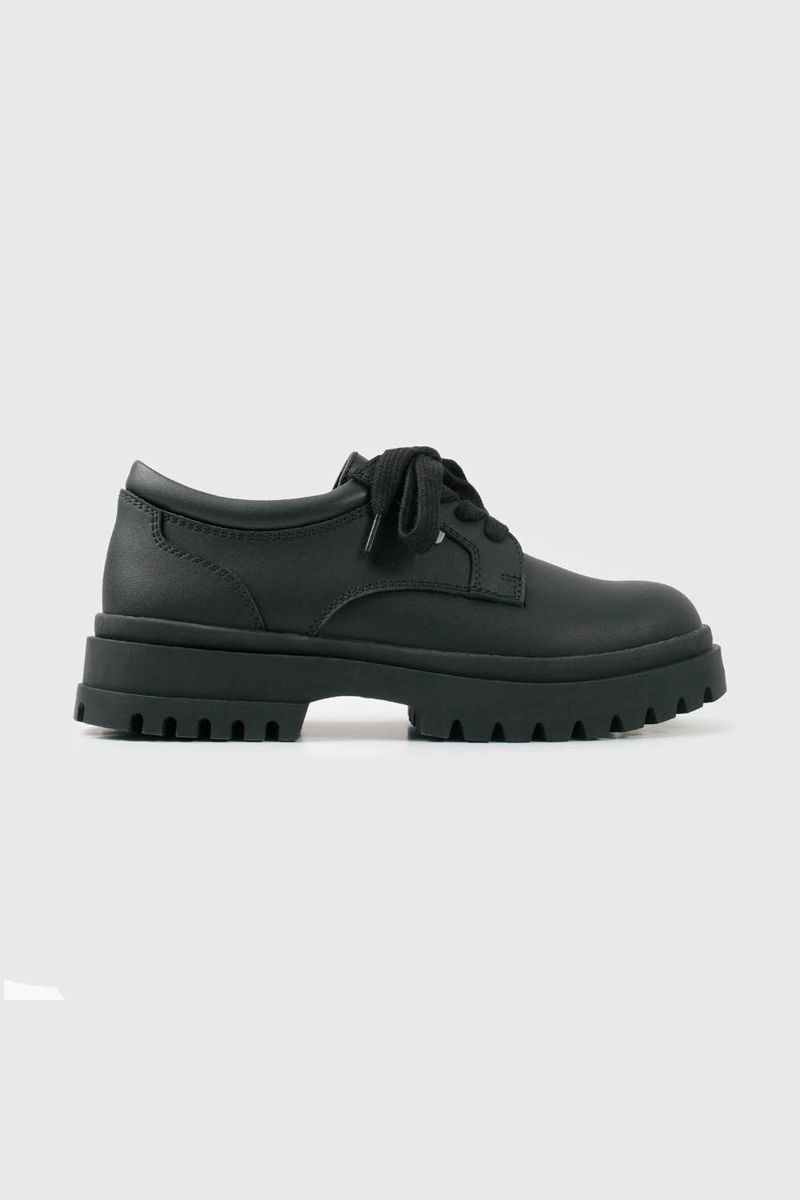 ZAPATO ESCOLAR NEGRO DE CUERO CON PLATAFORMA Y CORDONES NIÑA - 2