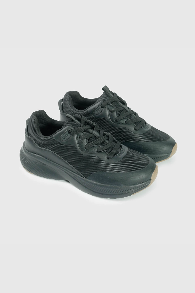 ZAPATILLA ESCOLAR NEGRA CON CORDON DE NIÑO - 1
