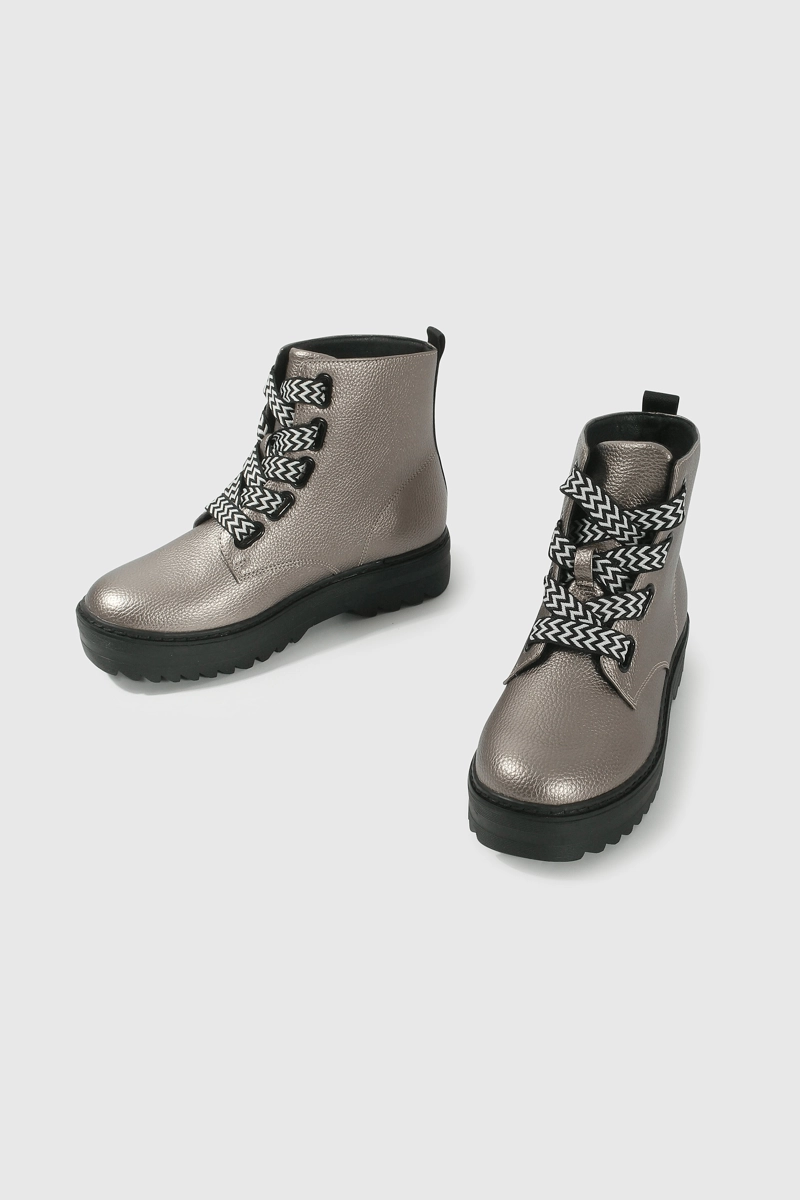 BOTIN DE NIÑA GRIS CAÑA MEDIA CON CORDON SUELA ANTIDESLIZANTE - 4