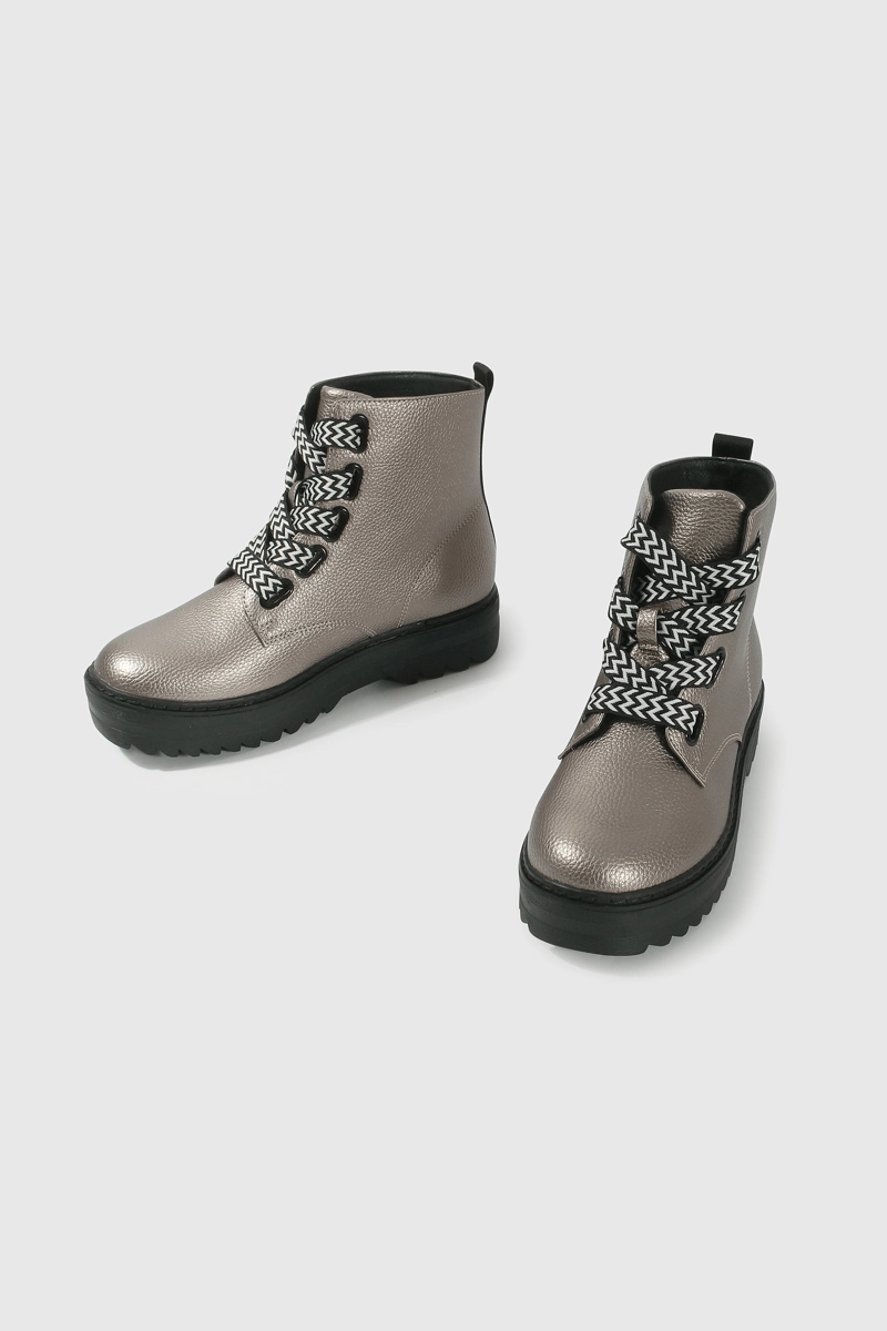BOTIN DE NIÑA GRIS CAÑA MEDIA CON CORDON SUELA ANTIDESLIZANTE - 4