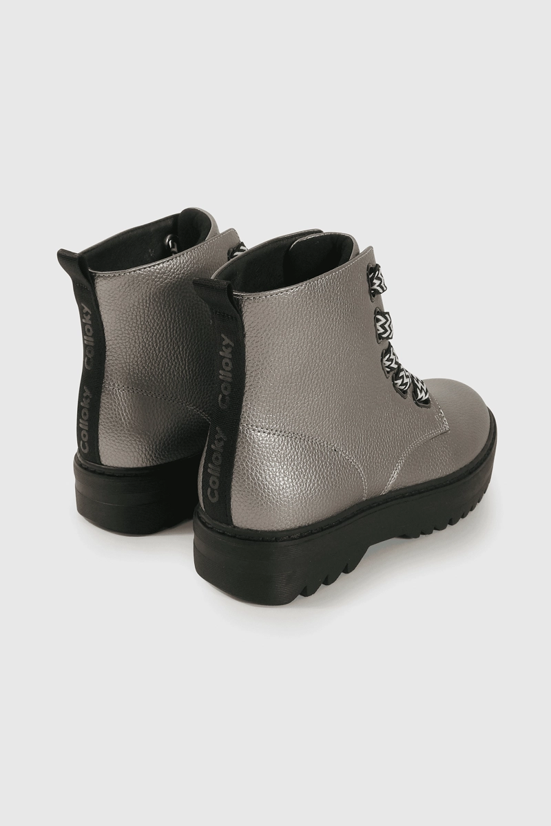 BOTIN DE NIÑA GRIS CAÑA MEDIA CON CORDON SUELA ANTIDESLIZANTE - 5