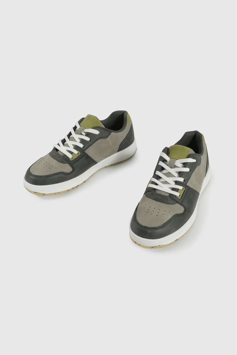 ZAPATILLA LIFESTYLE DE NIÑO GRIS CAÑA BAJA CON CORDON - 4