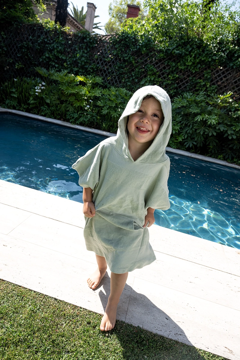TOALLA CON CAPUCHA VERDE DE NIÑA TALLA 2 A 4 AÑOS - 2