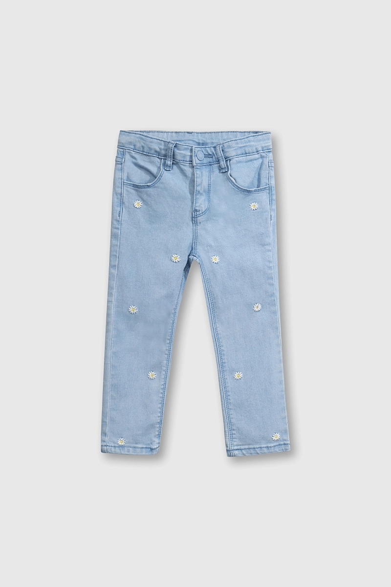 JEANS ELASTICADO DENIM CELESTE CON FLORES PARA BEBE - 1