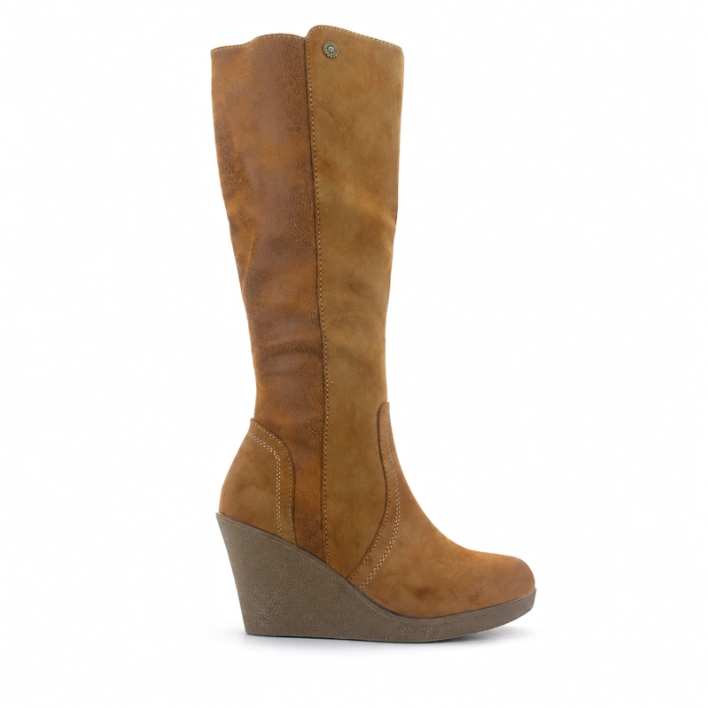 BOTA CHALADA MUJER WEDGE-40 CAMEL CASUAL - 1