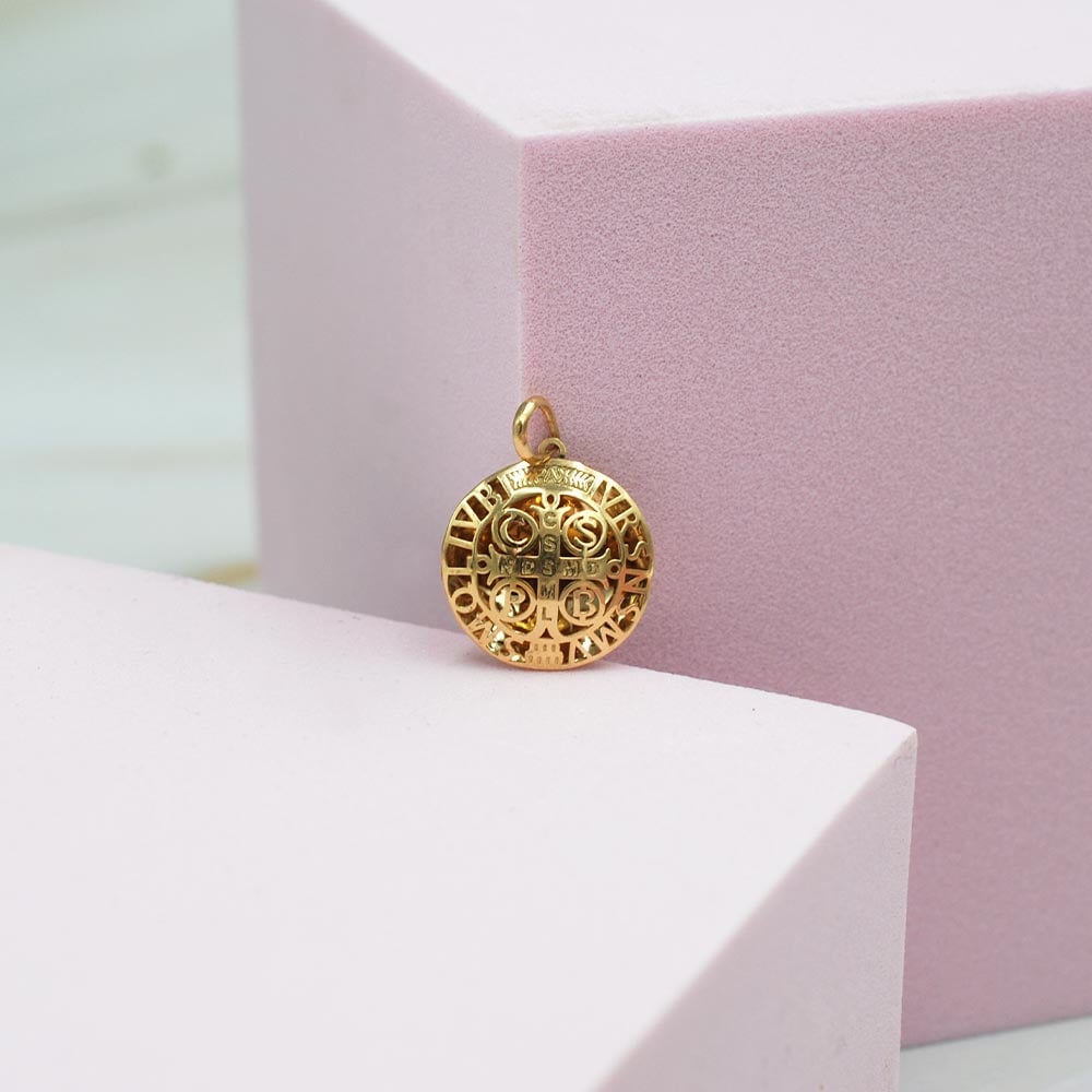 COLGANTE SAN BENITO TRAQUELADO ORO 18K AMARILLO - 18 MM - 3