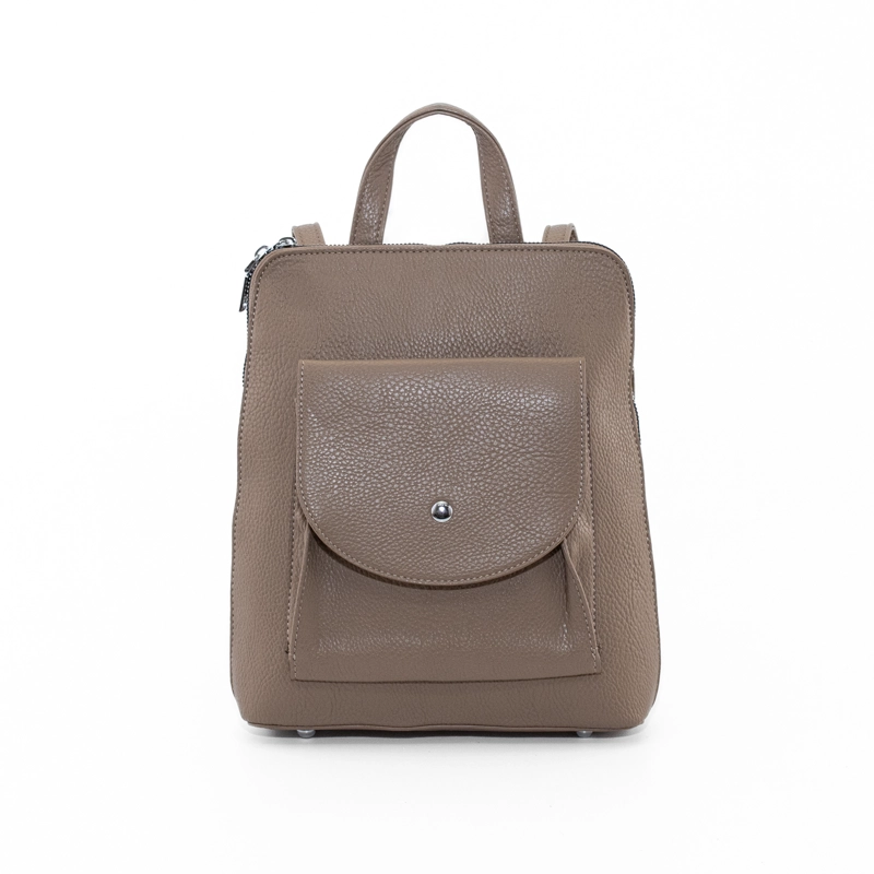 MOCHILA CON BOLSILLO CUADRADO BEIGE - 1