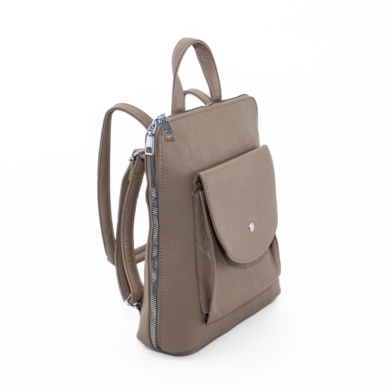 MOCHILA CON BOLSILLO CUADRADO BEIGE - 2