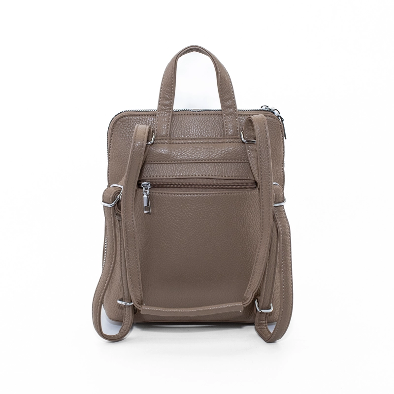 MOCHILA CON BOLSILLO CUADRADO BEIGE - 3
