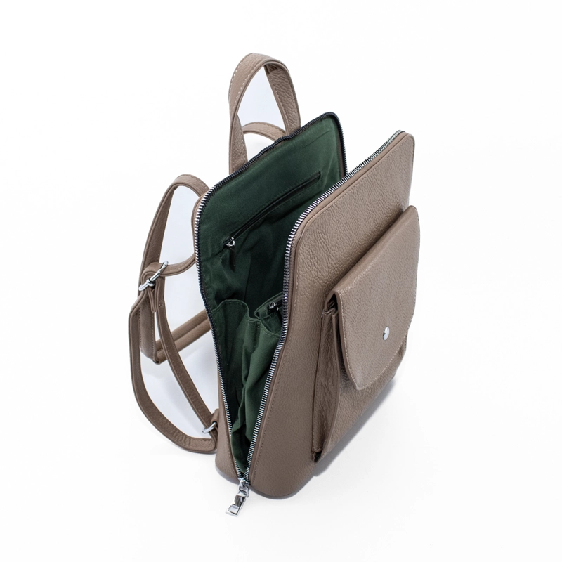 MOCHILA CON BOLSILLO CUADRADO BEIGE - 4