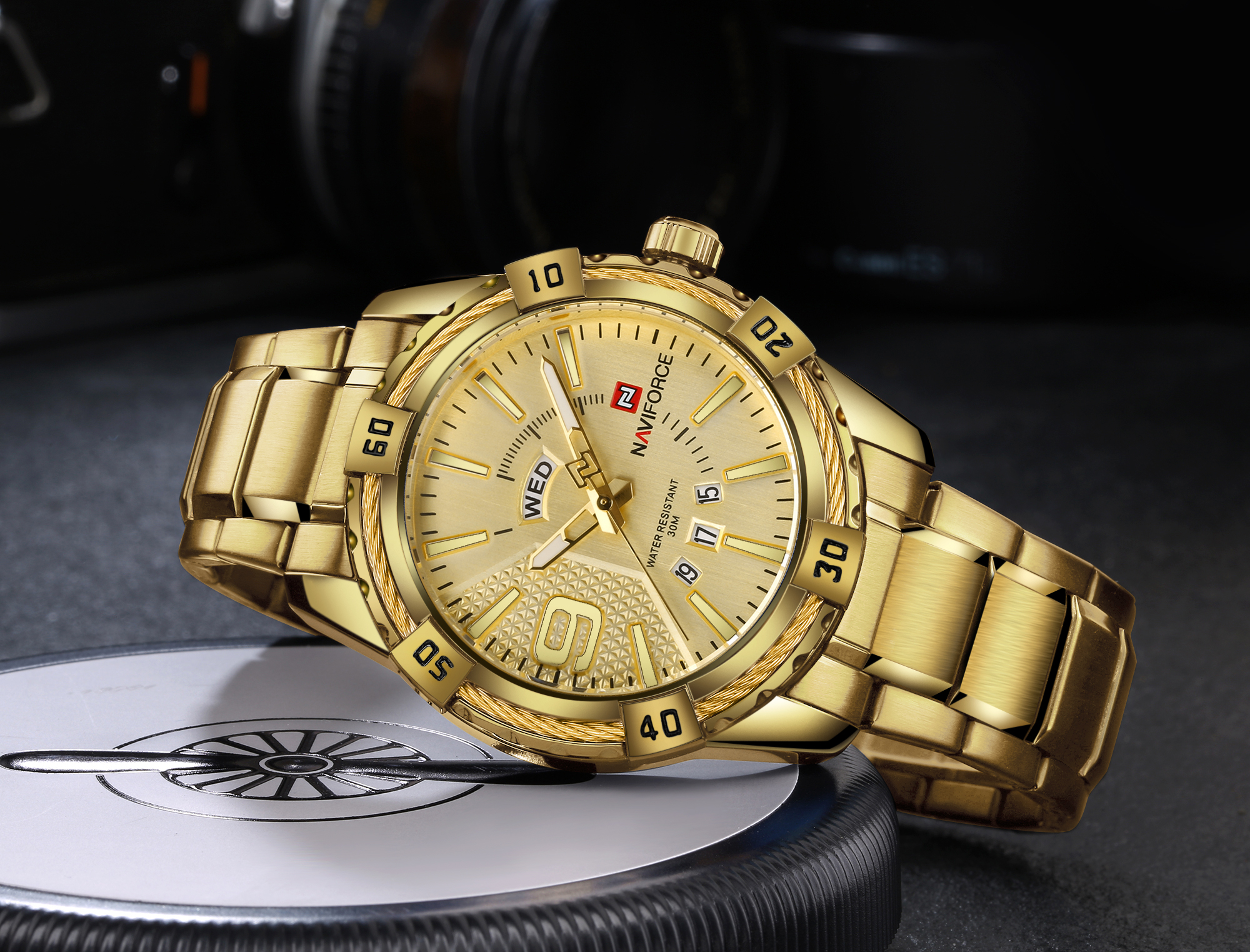 RELOJ HOMBRE NAVIFORCE DORADO ACERO . - 2