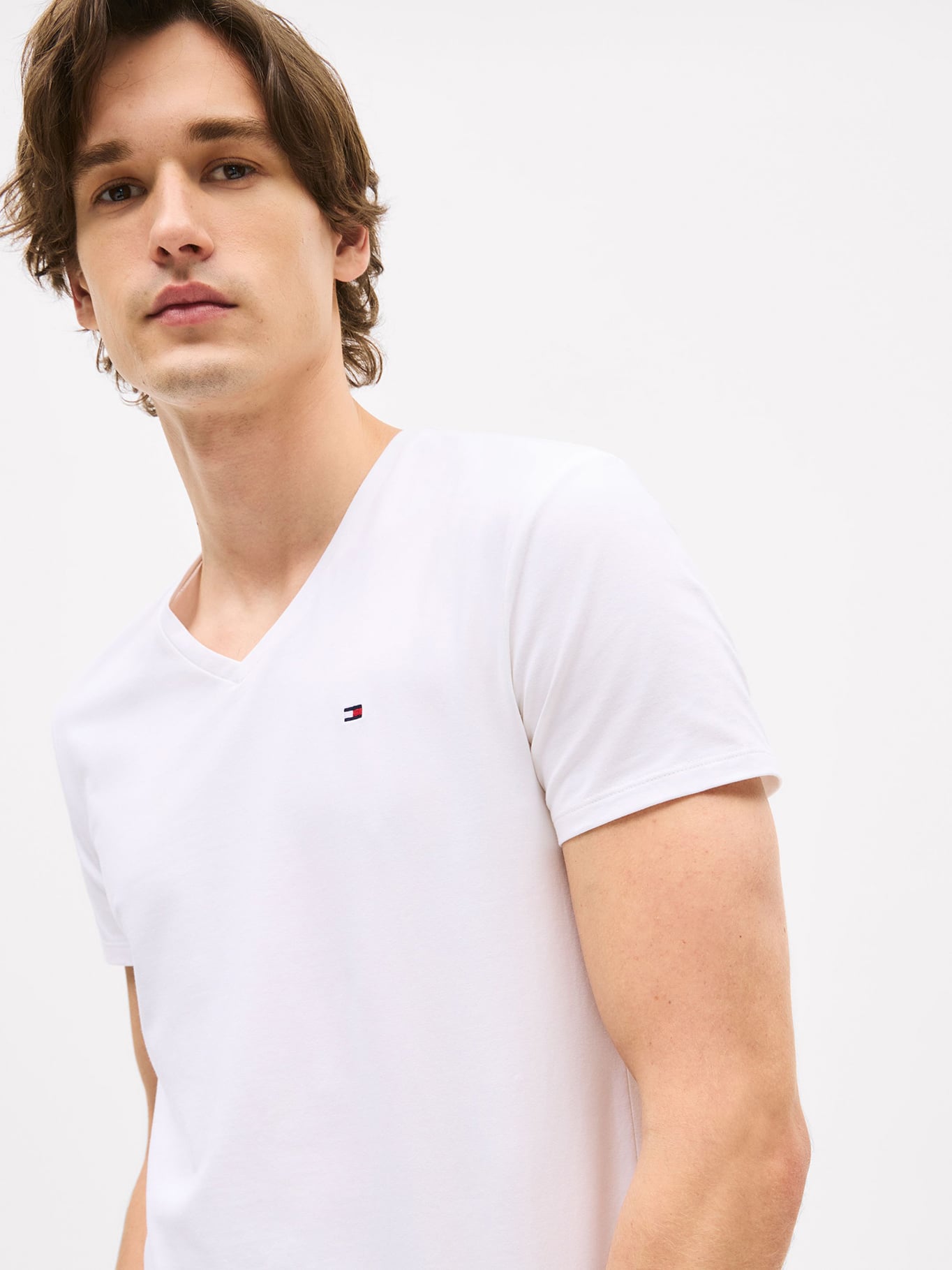 POLERA ESSENTIAL V-NECK SLIM FIT - 4