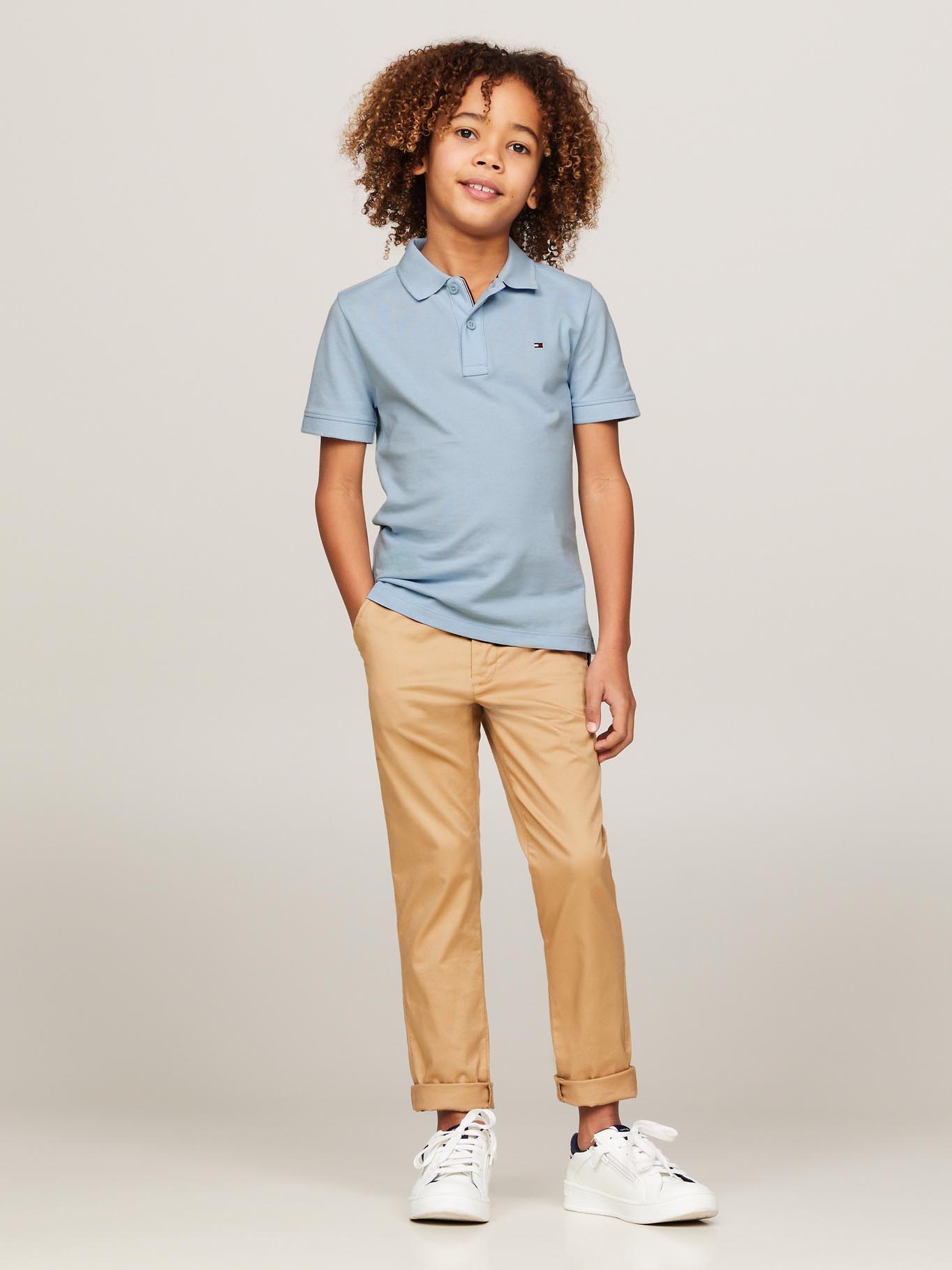 POLO ALGODÓN NIÑO TOMMY HILFIGER CELESTE LOGO FLAG ESSENTIAL - 2