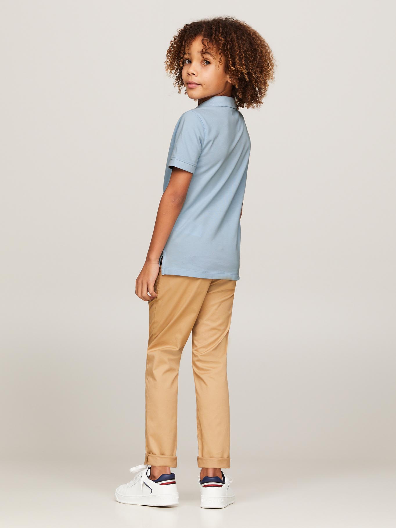 POLO ALGODÓN NIÑO TOMMY HILFIGER CELESTE LOGO FLAG ESSENTIAL - 3