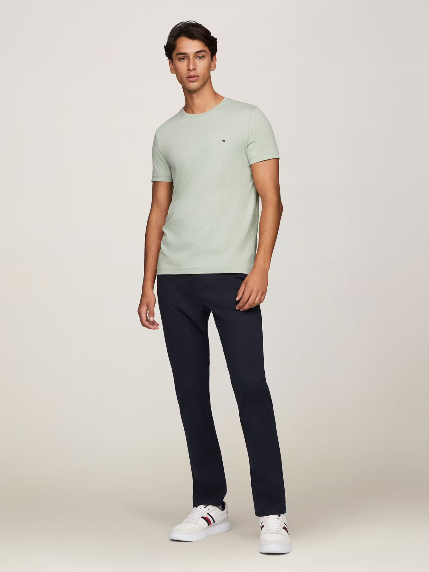 POLERA ALGODÓN HOMBRE TOMMY HILFIGER VERDE ESSENTIAL COTTON C-NECK SLIM FIT - 2