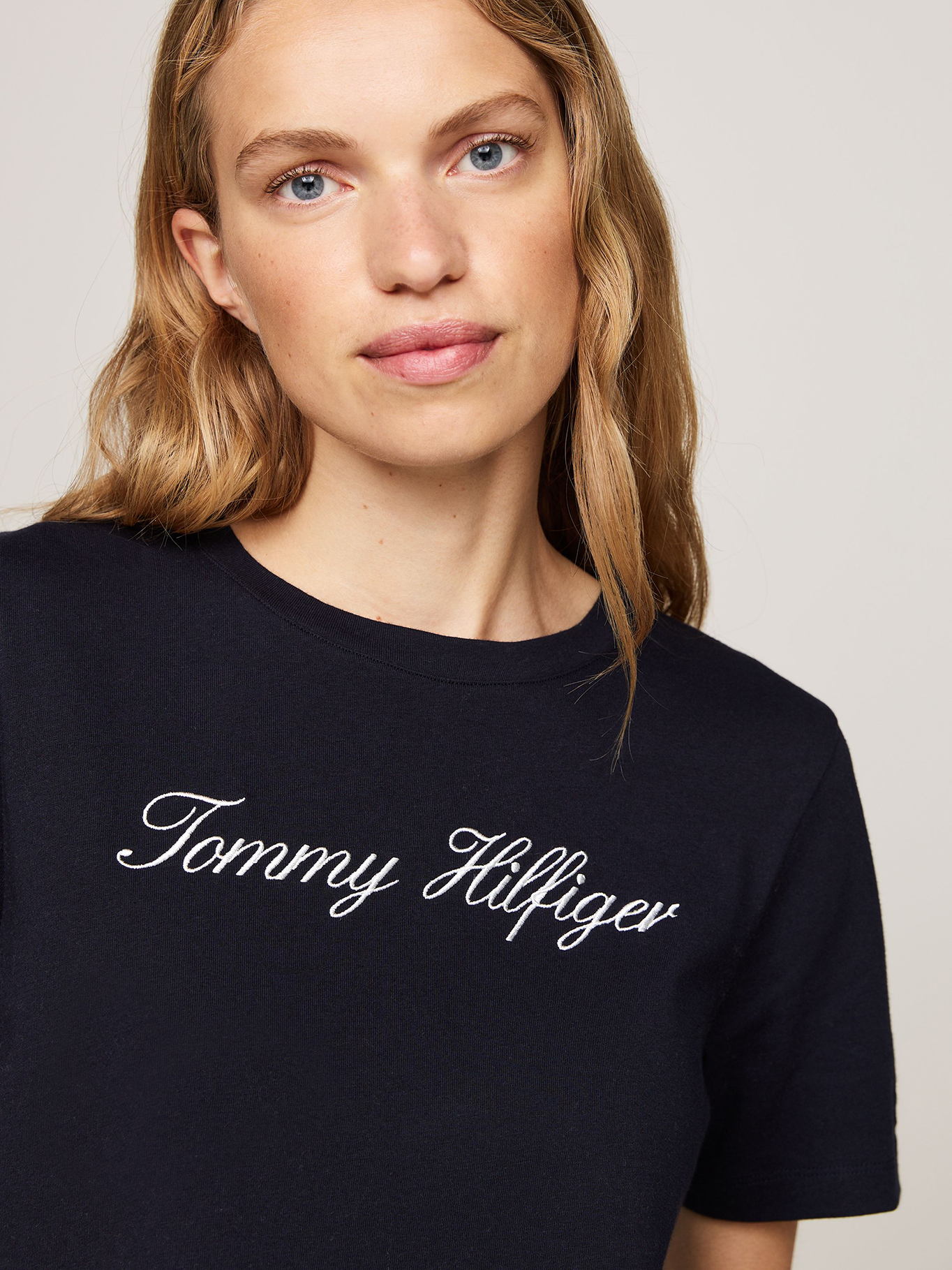 POLERA CON LOGO SCRIPT REGULAR FIT - 4