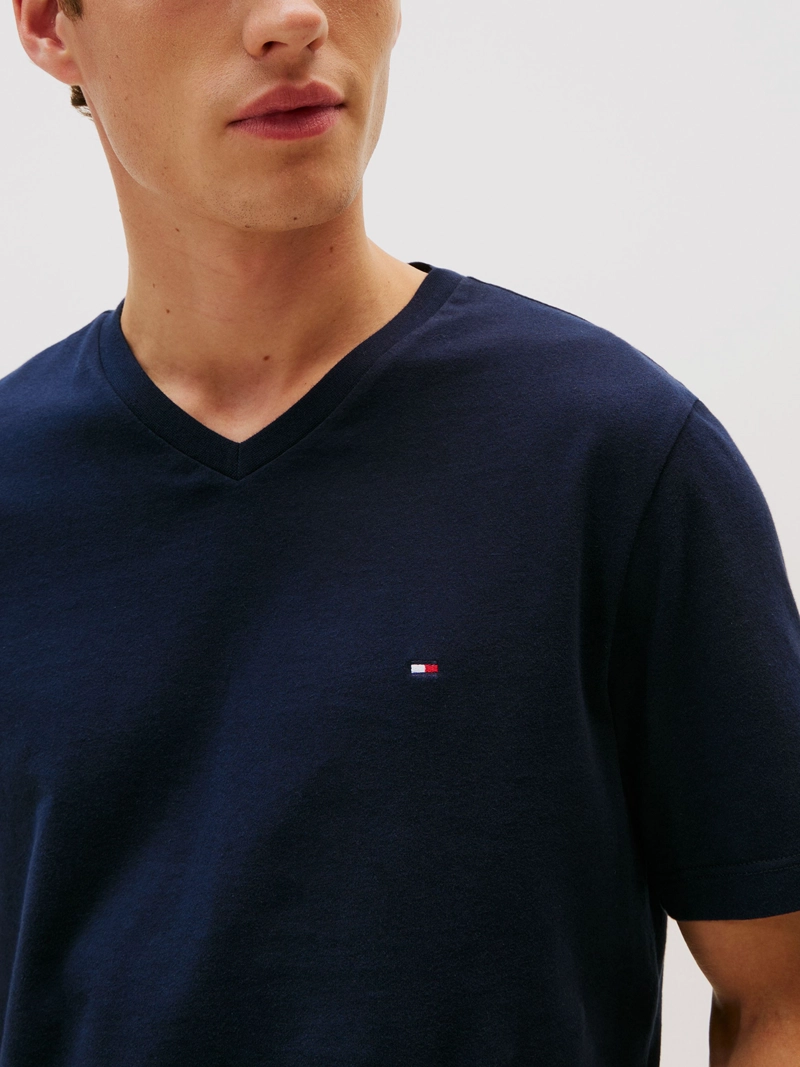 POLERA ESSENTIAL V-NECK REGULAR FIT - 4