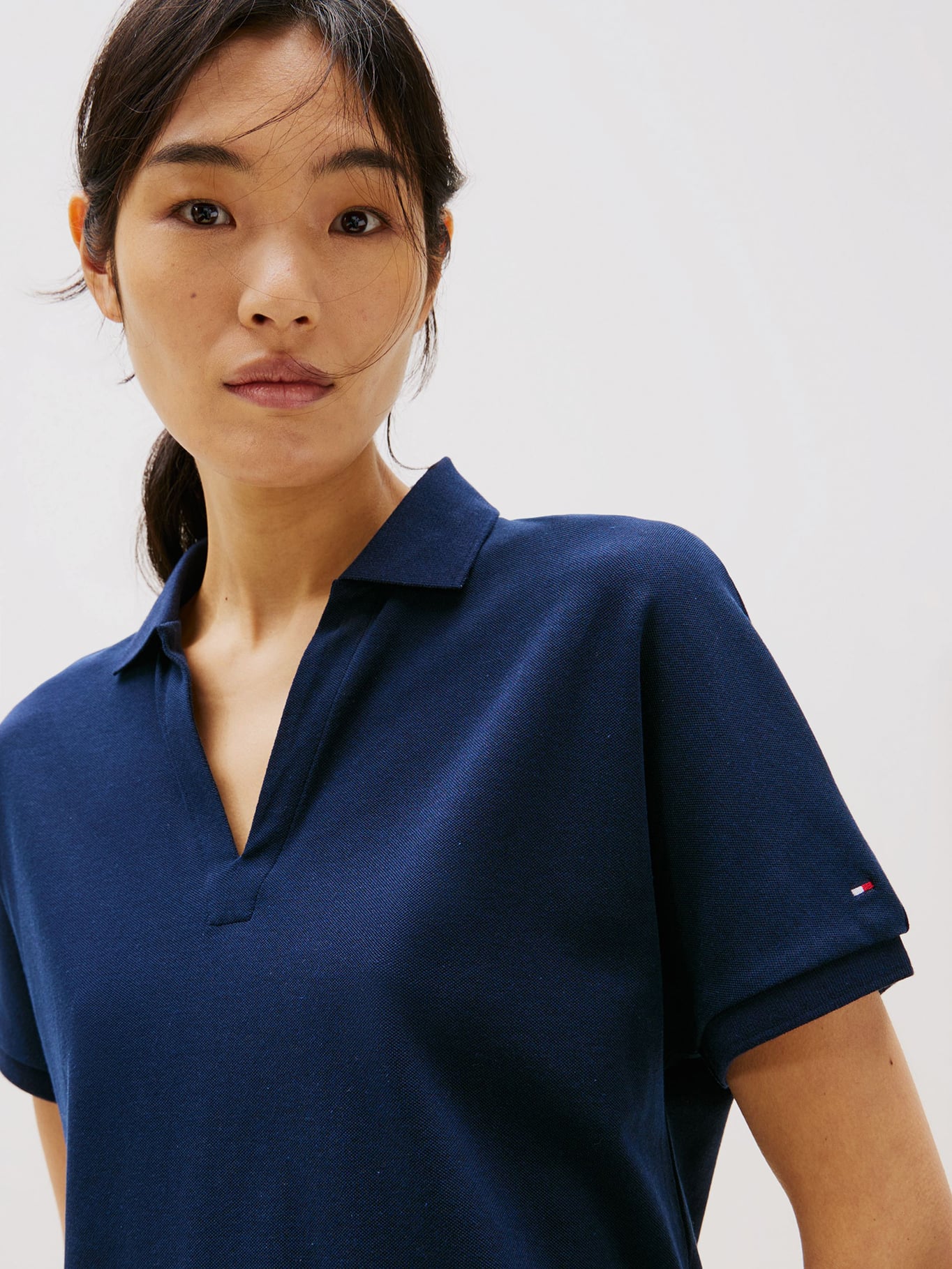 POLO SOLID CON LOGO RELAXED FIT - 4