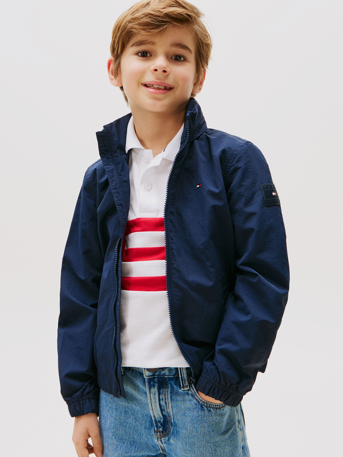 CHAQUETA CON GORRO Y LOGO - 1