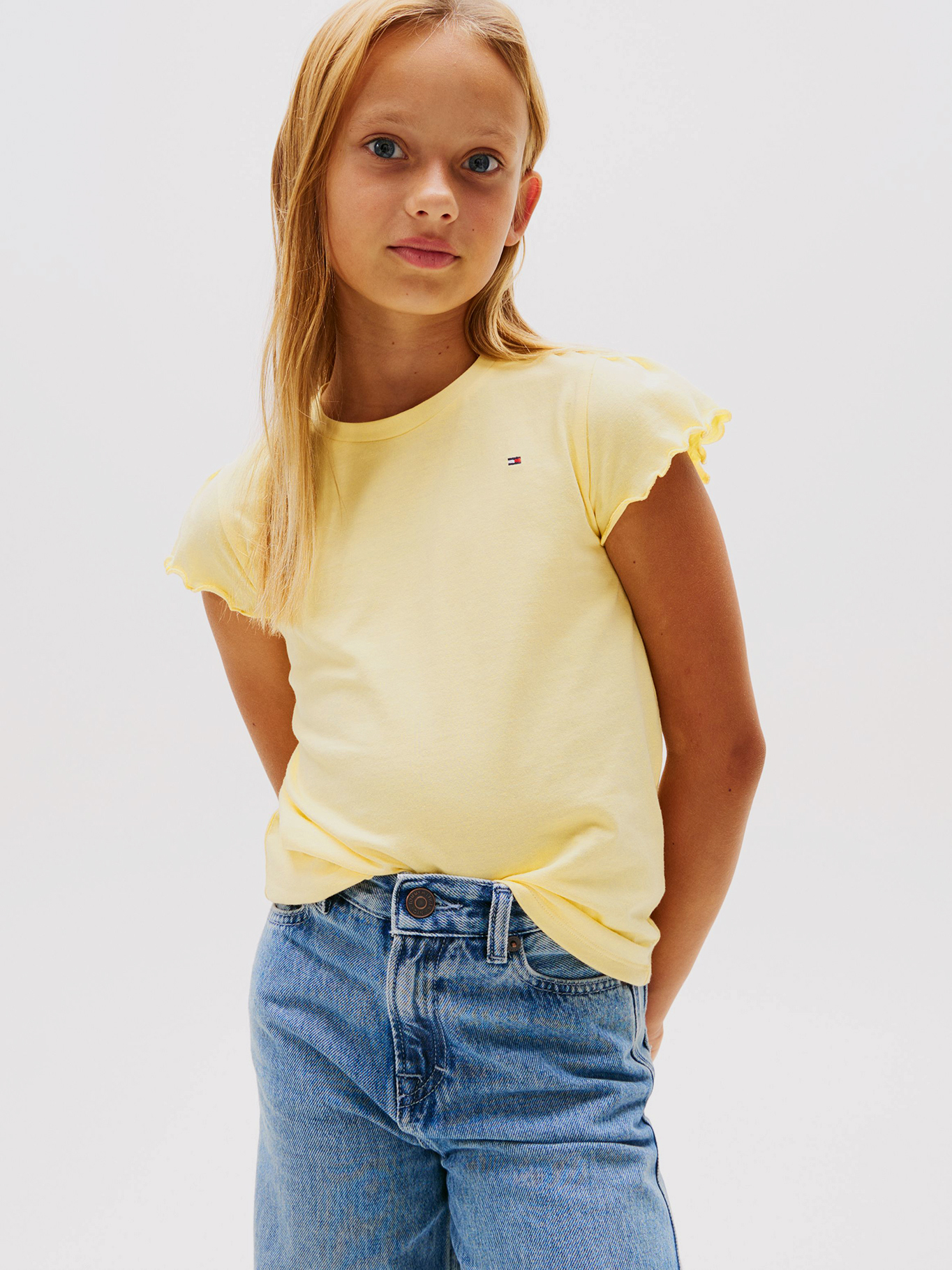 POLERA DE NIÑA ESSENTIAL CON MANGAS DE VUELOS - 1