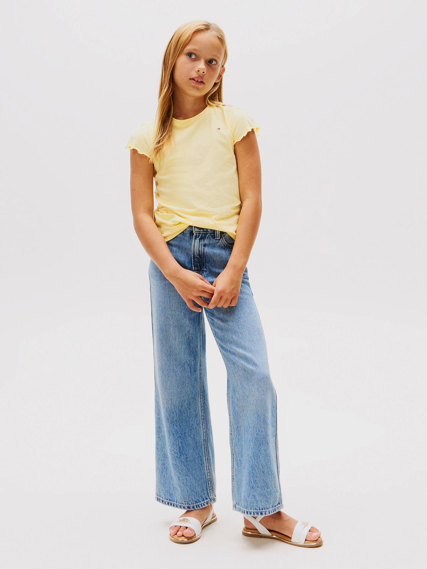 POLERA DE NIÑA ESSENTIAL CON MANGAS DE VUELOS - 2