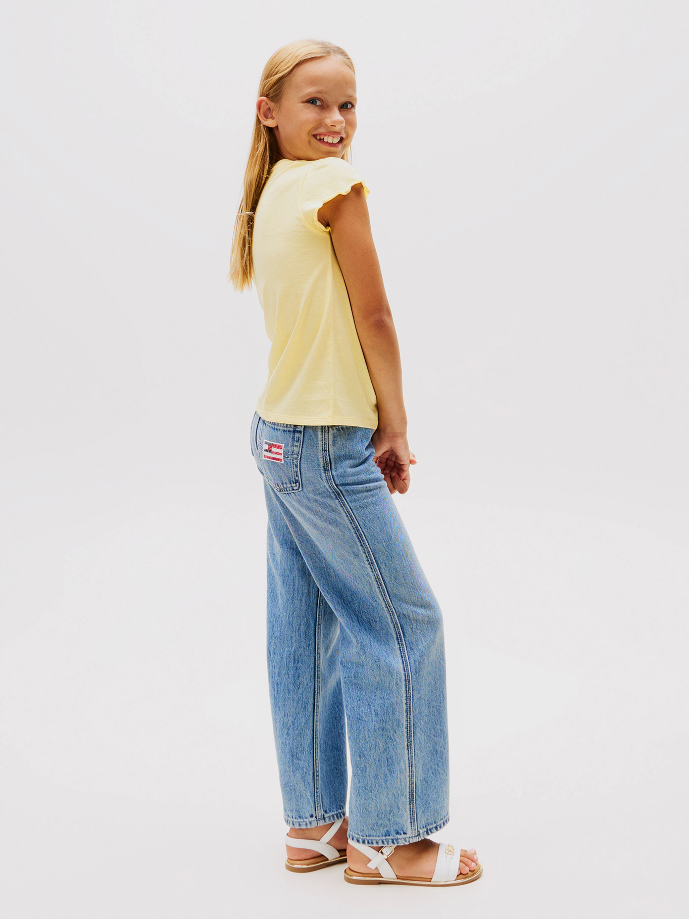 POLERA DE NIÑA ESSENTIAL CON MANGAS DE VUELOS - 3