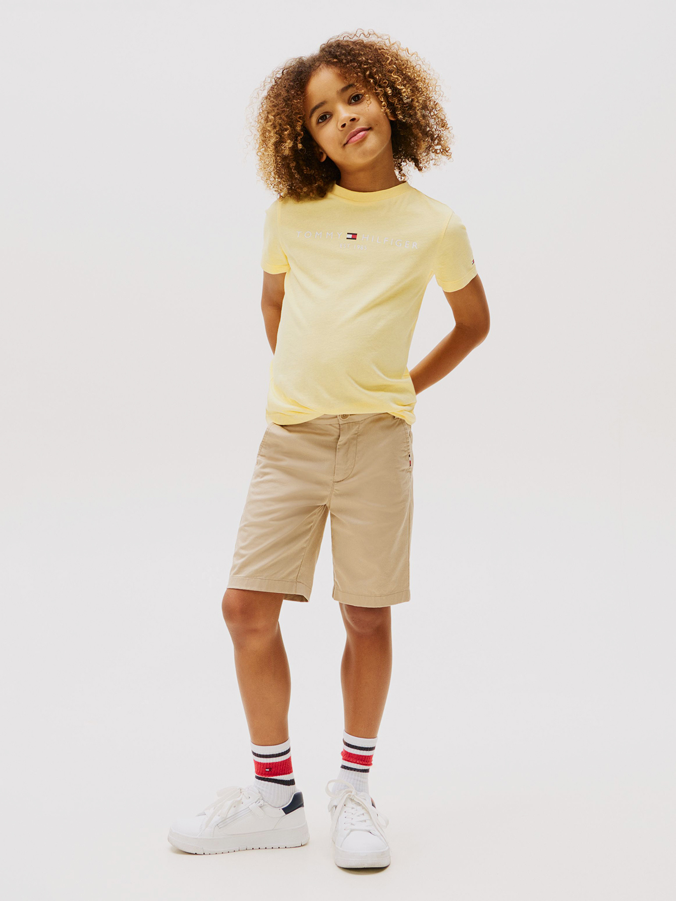 POLERA DE NIÑO ESSENTIAL CON LOGO - 2