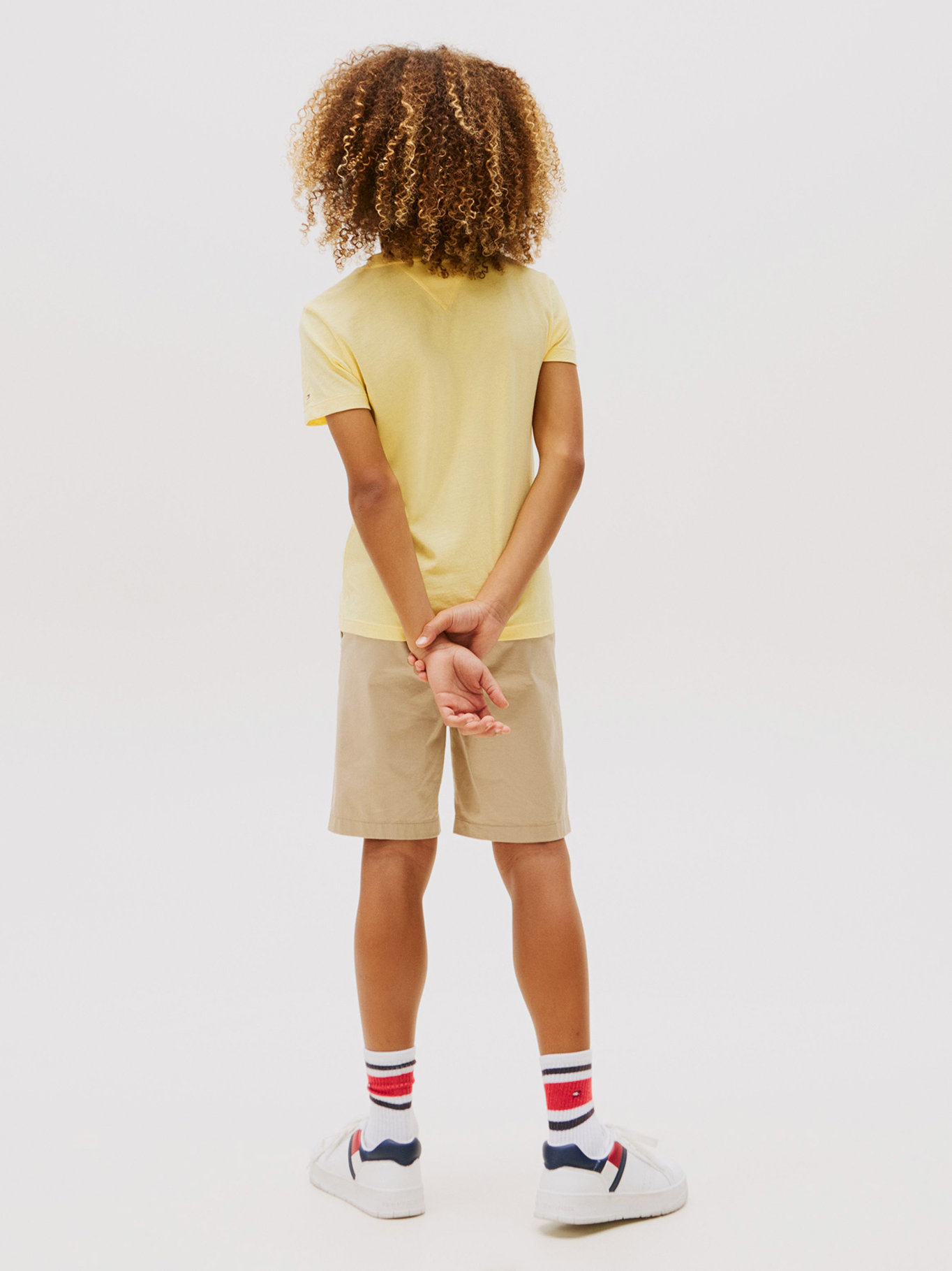 POLERA DE NIÑO ESSENTIAL CON LOGO - 3