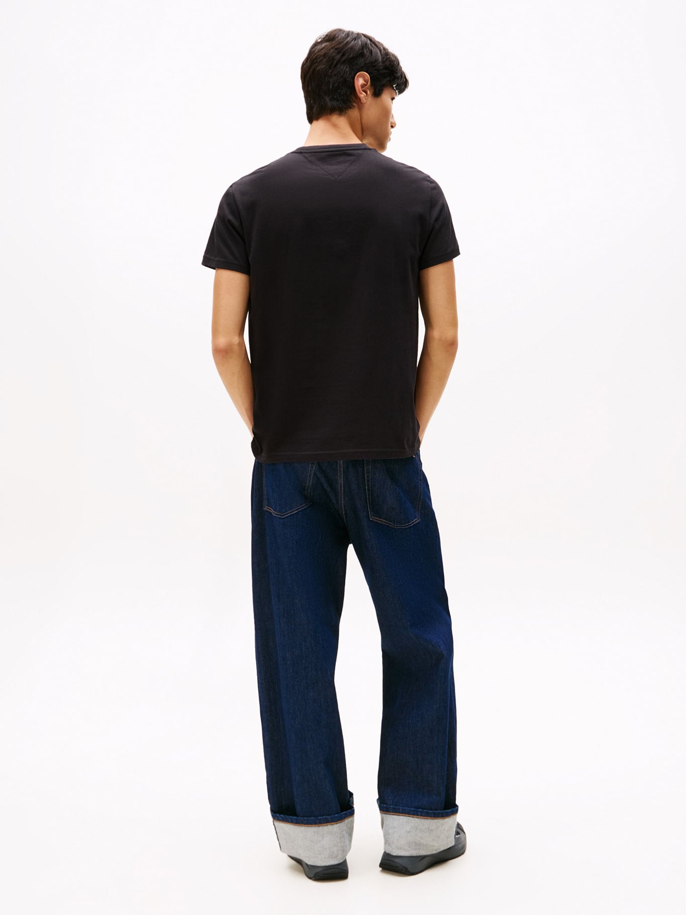 POLERA CON LOGO GRAFICO SLIM FIT - 3