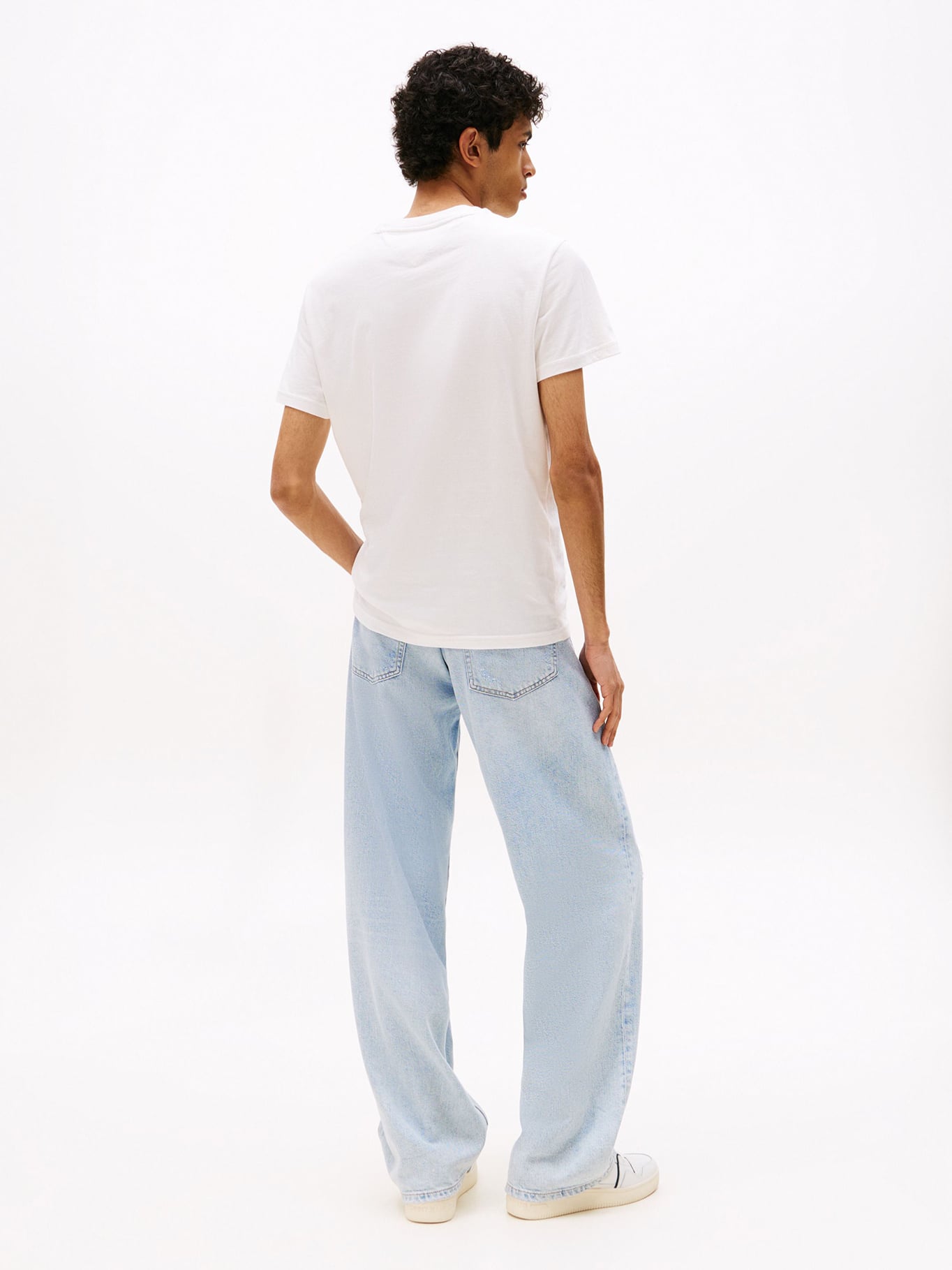 POLERA CON LOGO GRAFICO SLIM FIT - 3