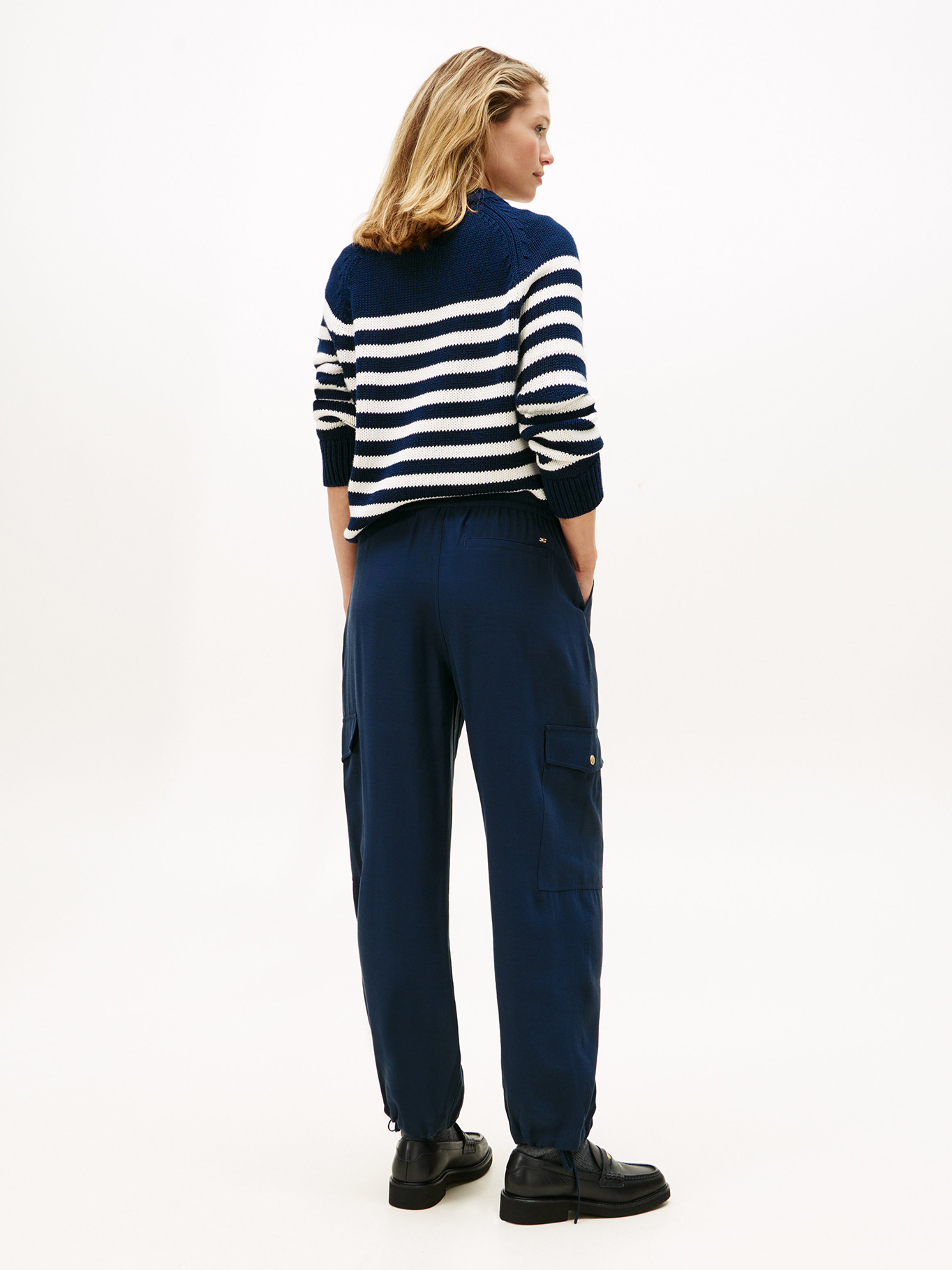 JOGGERS CON BOLSILLOS TIPO CARGO - 3
