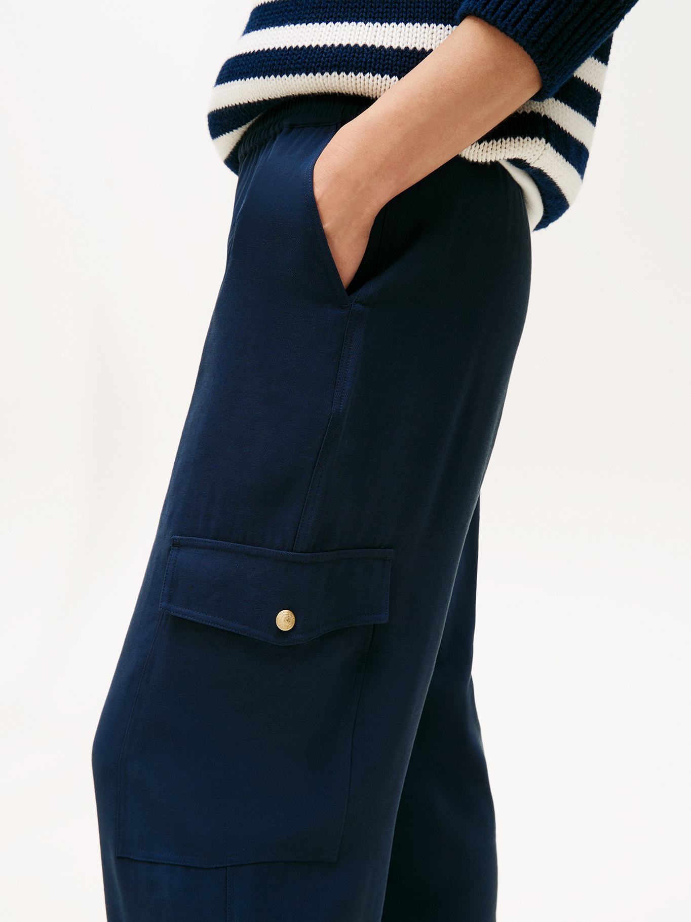JOGGERS CON BOLSILLOS TIPO CARGO - 4