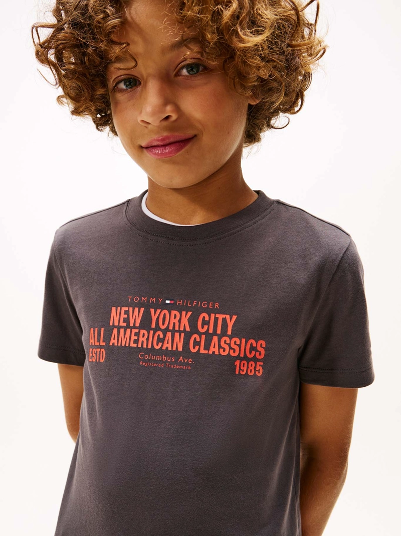 POLERA CON LOGO GRAFICO NYC - 4