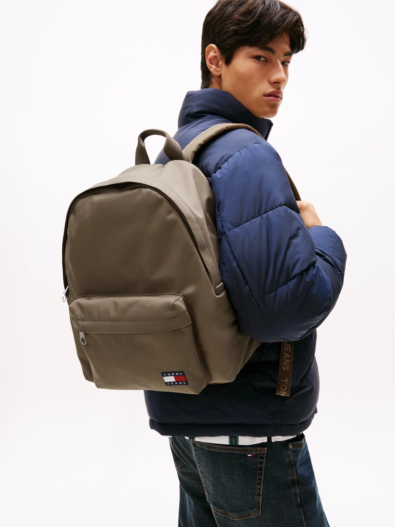 MOCHILA ESSENTIAL CON LOGO - 2