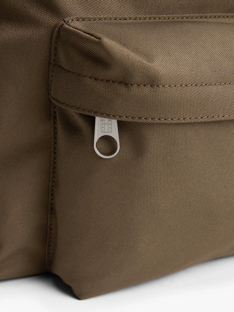 MOCHILA ESSENTIAL CON LOGO - 5