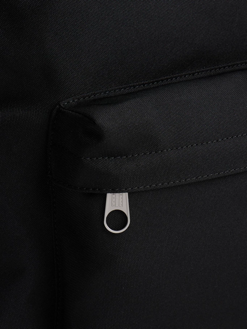 MOCHILA ESSENTIAL CON LOGO - 5