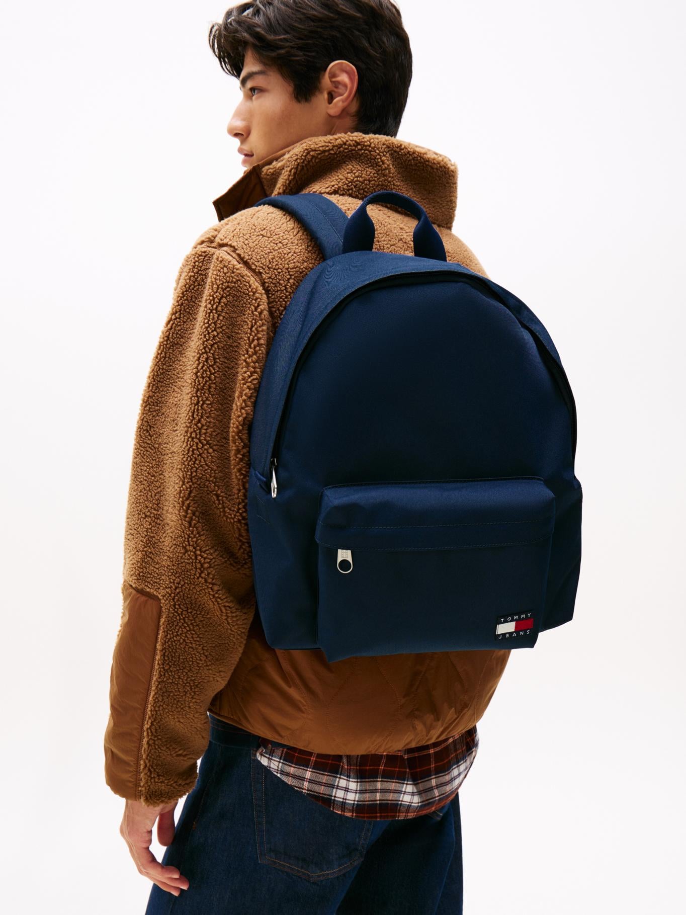 MOCHILA ESSENTIAL CON LOGO - 2