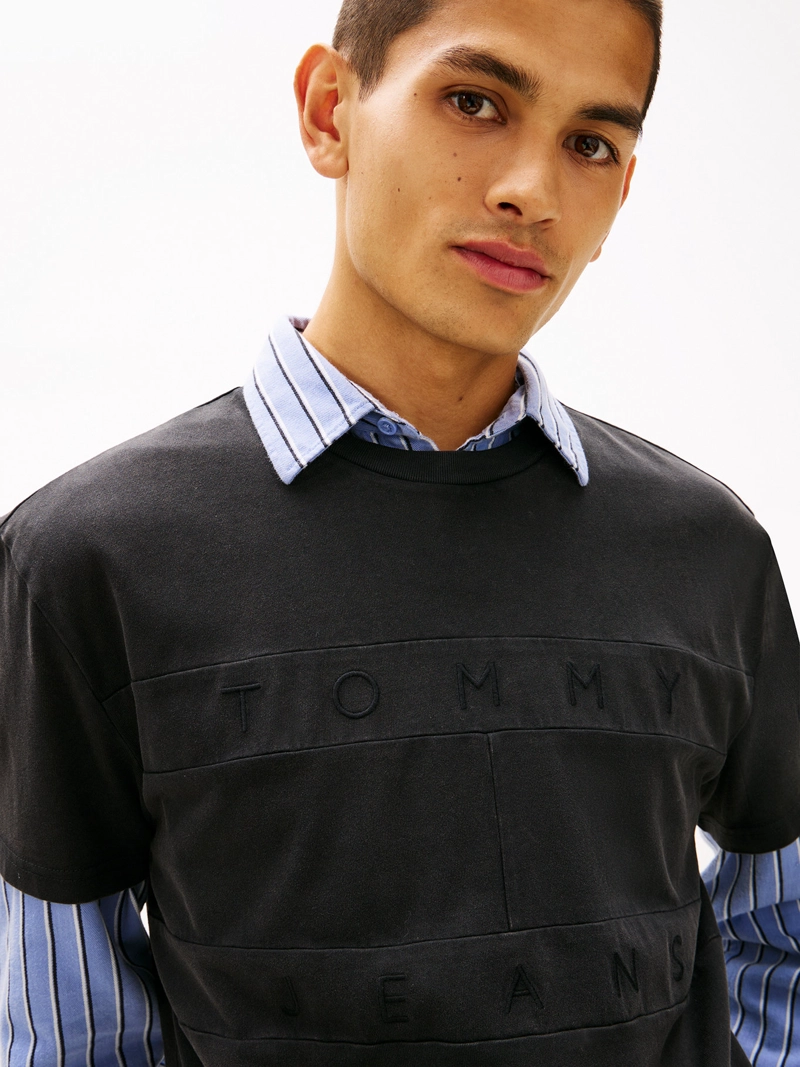 POLERA CON LOGO TONAL REGULAR FIT - 4